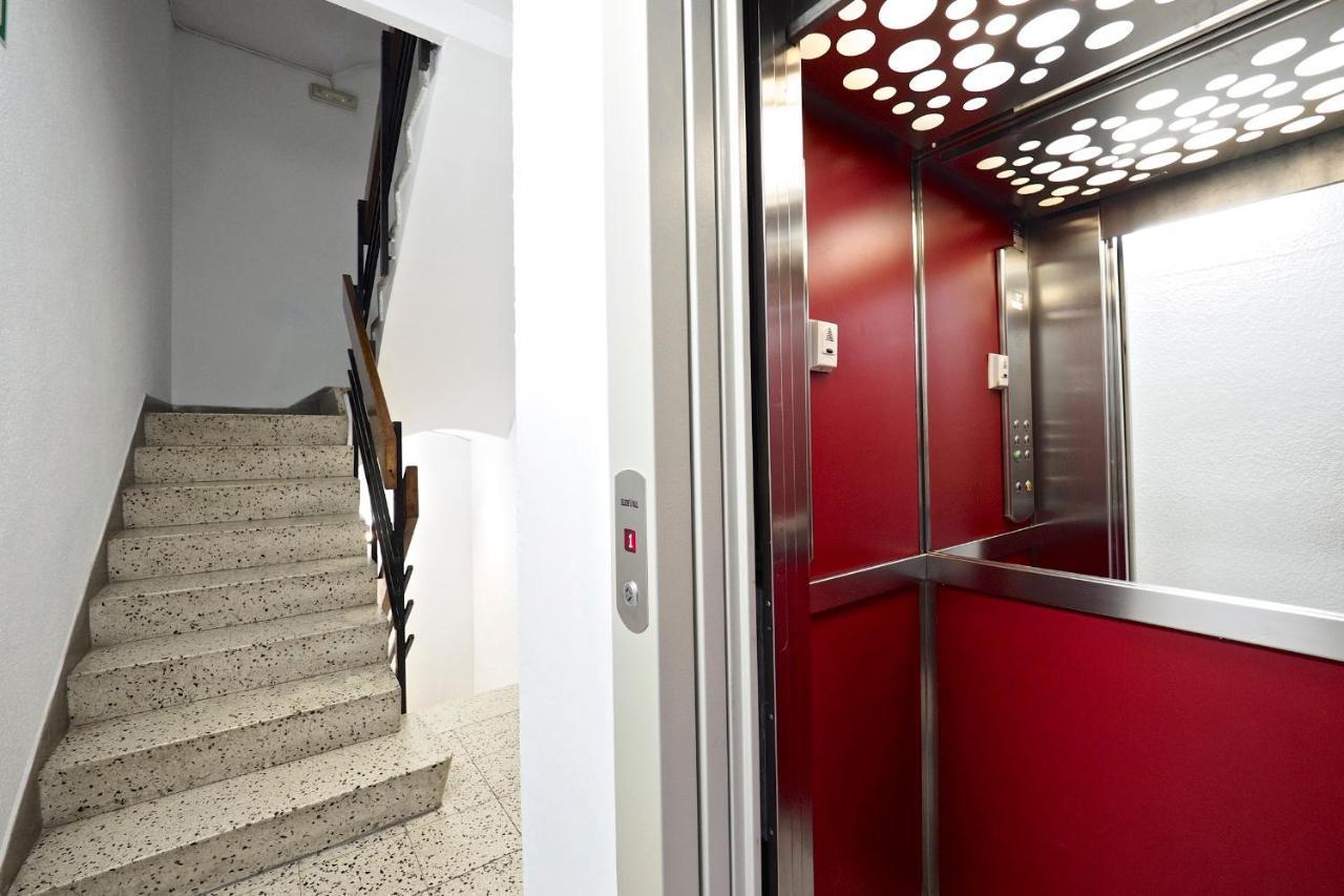 Hostal Ballestero Barcelona Exterior photo