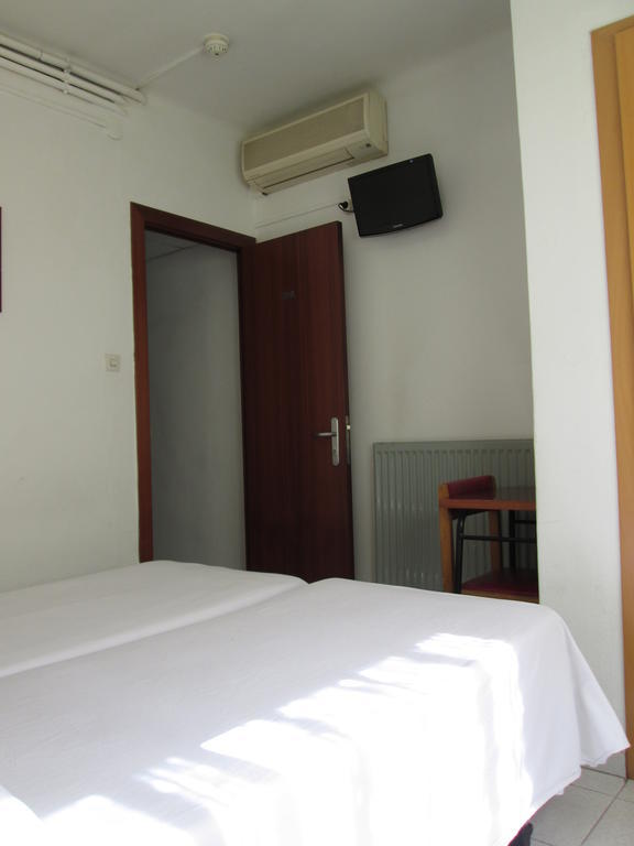 Hostal Ballestero Barcelona Exterior photo