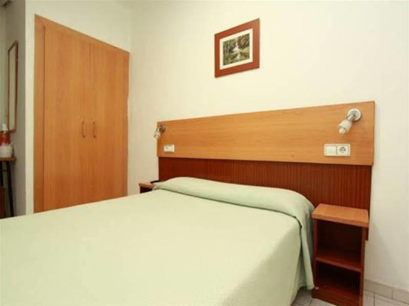 Hostal Ballestero Barcelona Exterior photo
